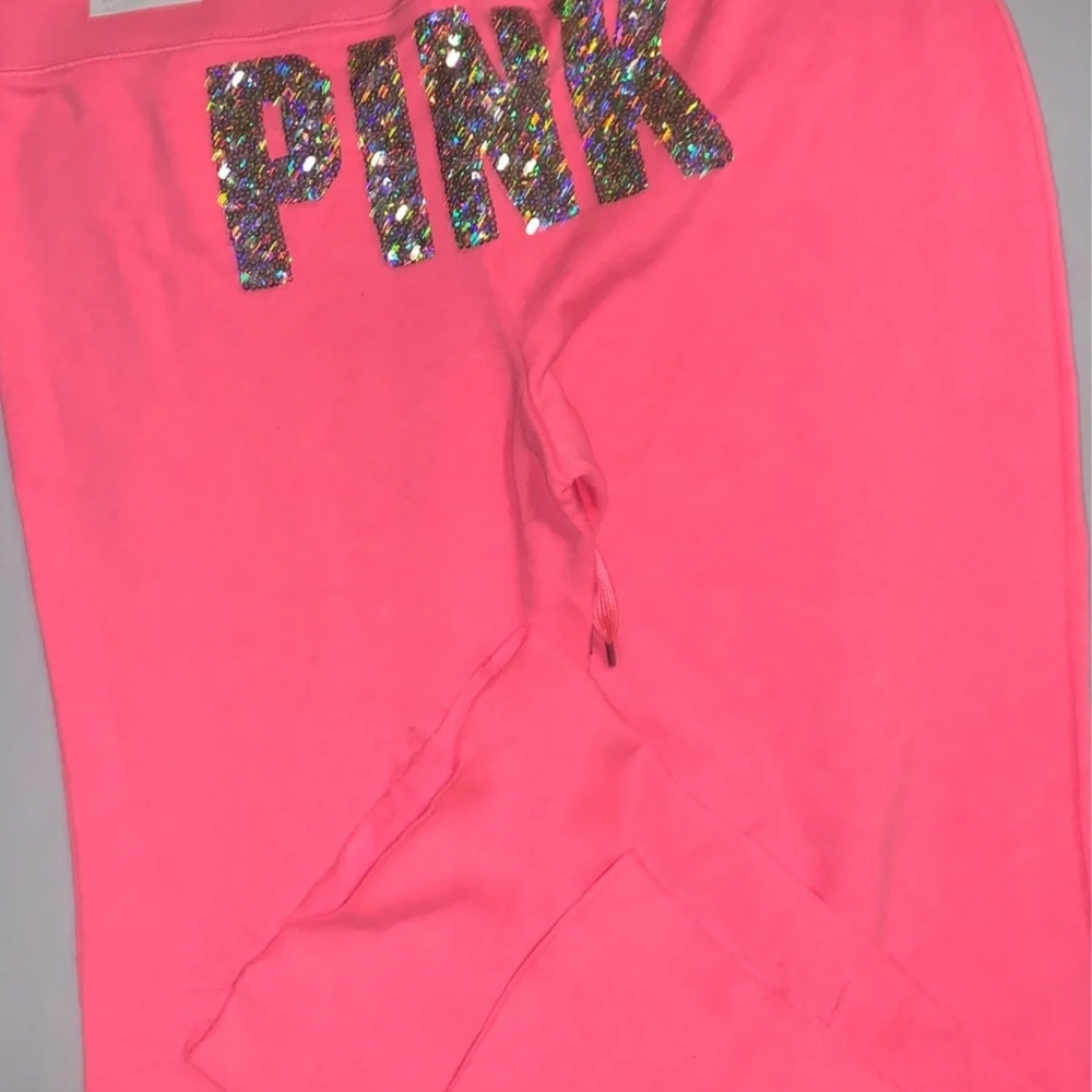 ISO These htf VS PINK sweats. ISO